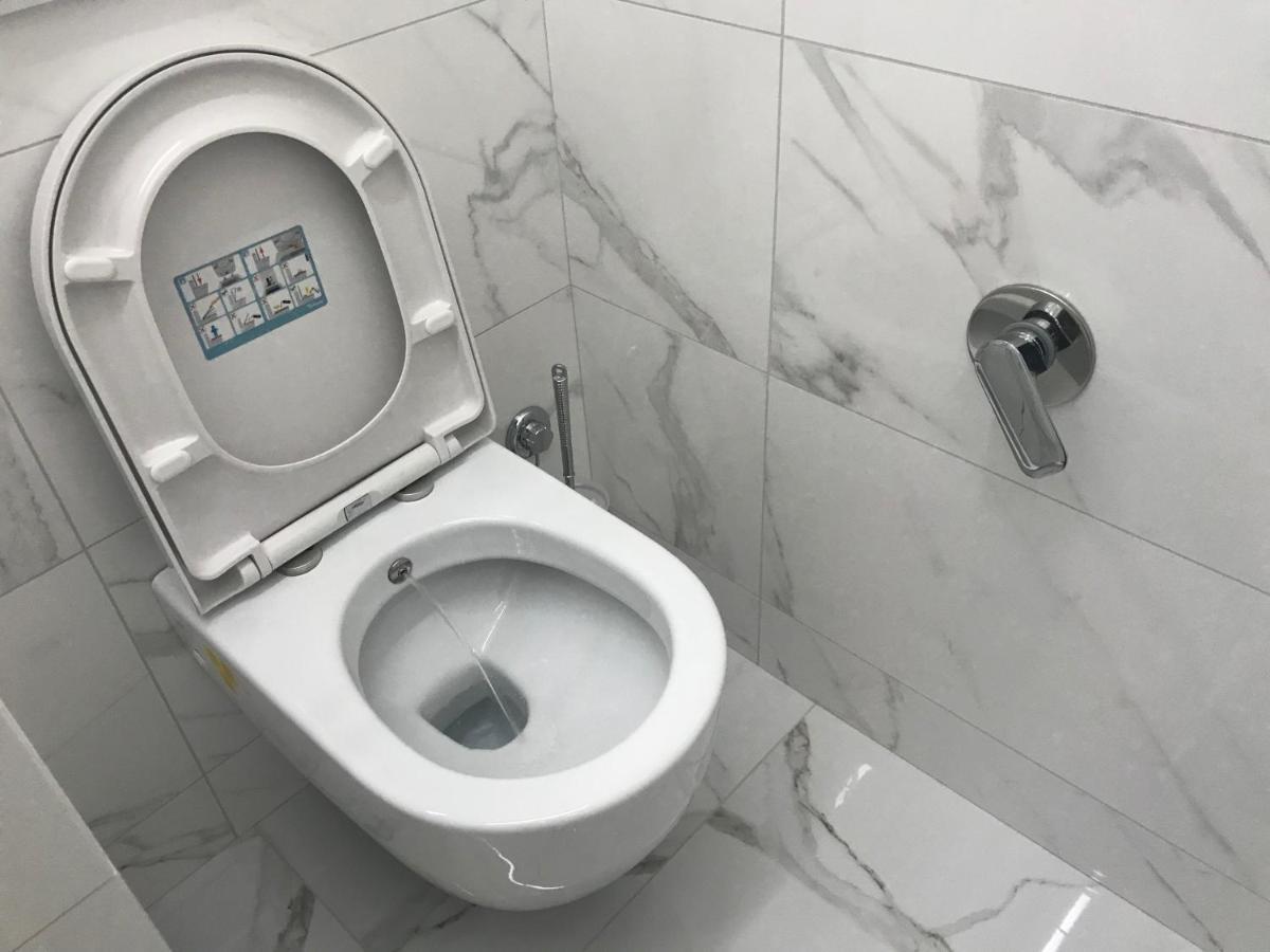 Tra Le Torri B&B - Ampia Stanza Privata In Appartamento Con Bagno Privato Accessibile Da Corridoio Болонья Екстер'єр фото