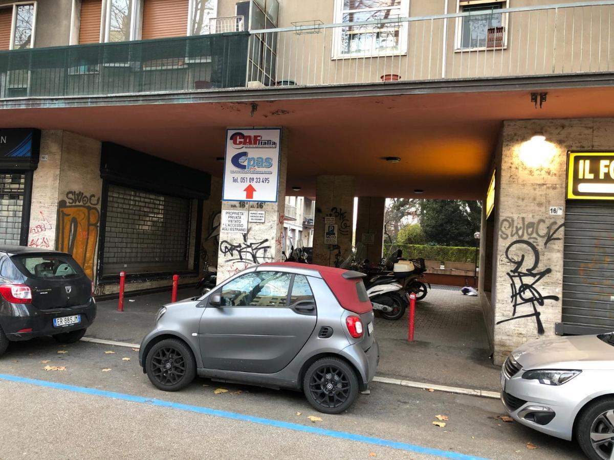 Tra Le Torri B&B - Ampia Stanza Privata In Appartamento Con Bagno Privato Accessibile Da Corridoio Болонья Екстер'єр фото